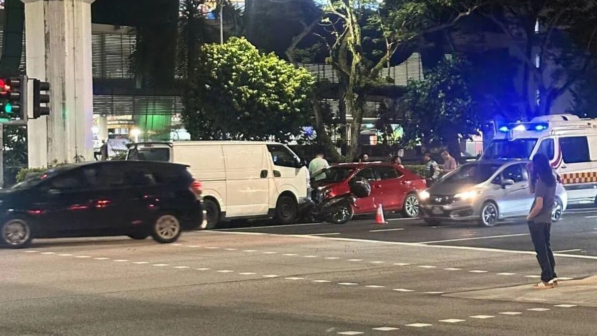 Singapore Van Driver Arrested After Multi-Vehicle Crash; Drug Driving Suspected