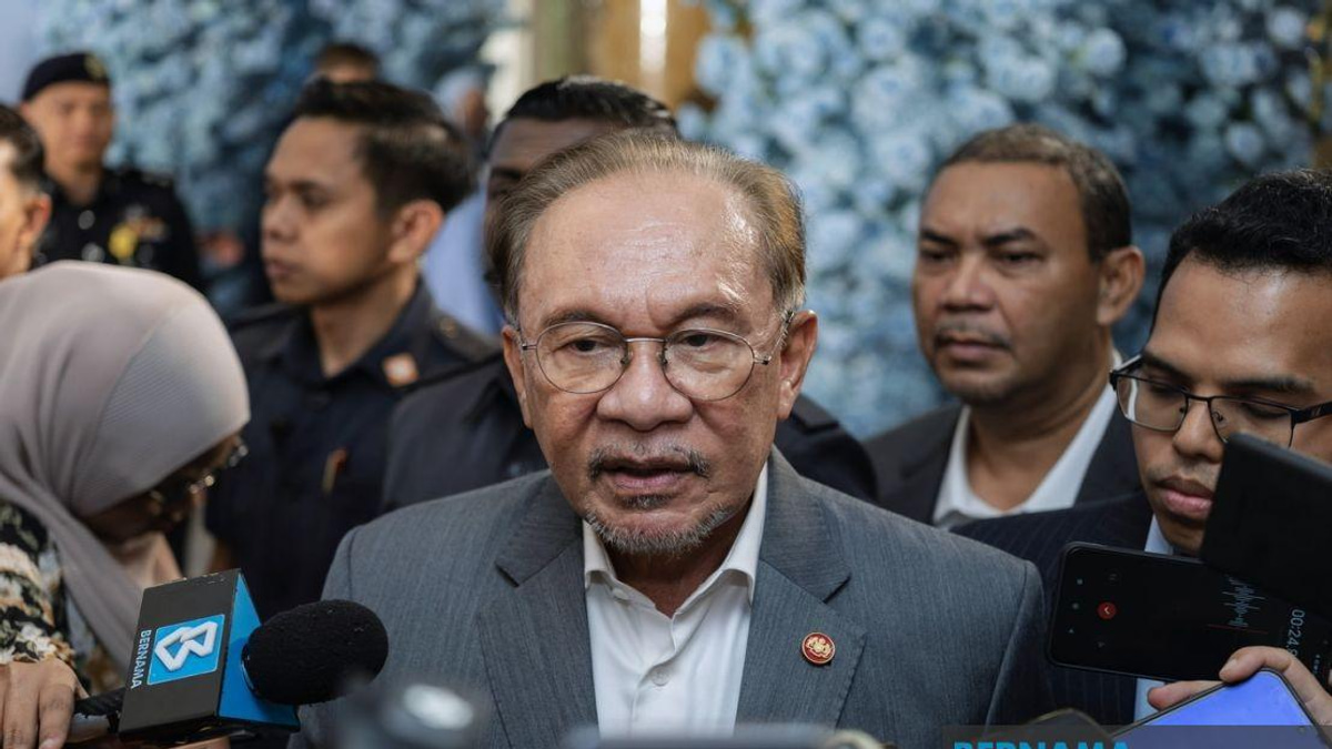 Anwar Yet To Receive Briefing On Four Melaka DAP Lawmakers' State Government Exit