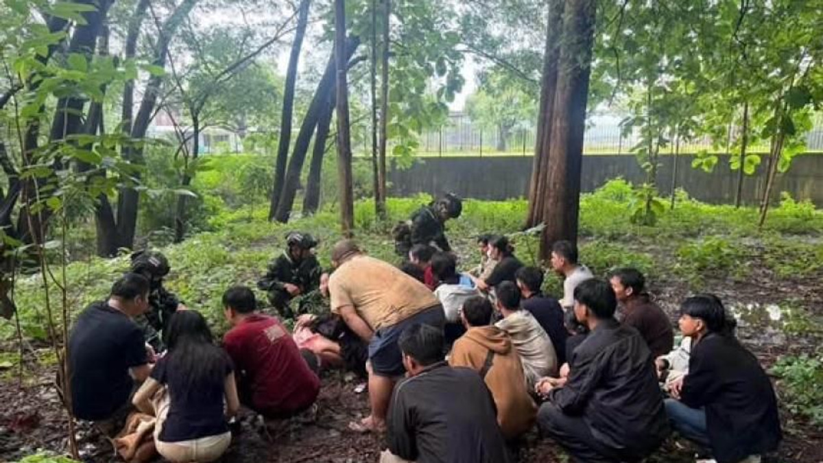 Twenty Myanmar nationals detained for illegal entry into Thailand at Mae Sot border crossing