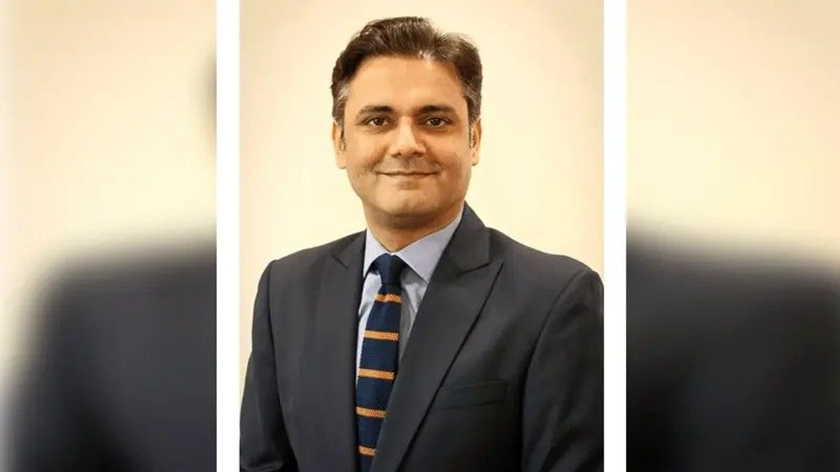 Eleven Pakistani police officers face criminal charges over bungled raid on attorney general's residence