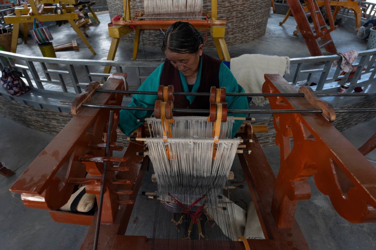 Tibetan Weaving Cooperative Preserves Ancient Craft and Creates Rural Employment