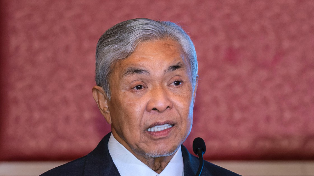 Zahid Calls for Immigration Department Overhaul: Beyond Border Control to Economic Driver
