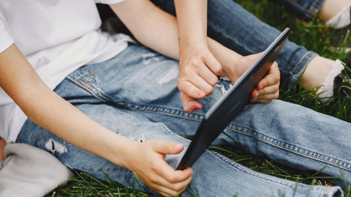 The Silicon Valley Paradox: Tech Titans Limit Devices for Their Own Children