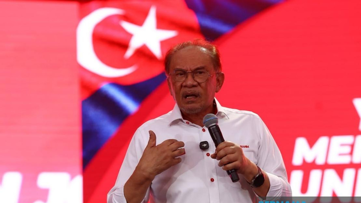 Anwar Denies Purchasing New BMW, Clarifies Mercedes-Benz Gift Status