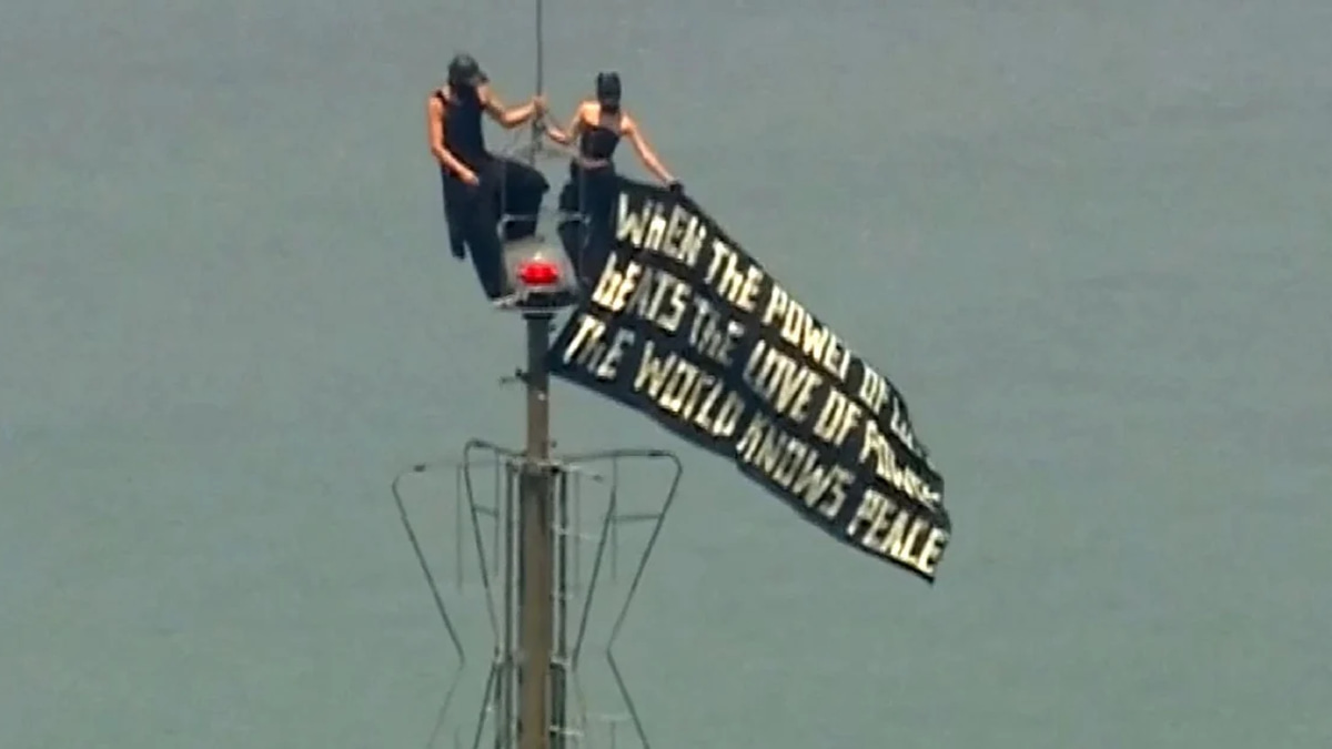 Couple Arrested After Climbing Empire State Building's Antenna in Apparent Proposal Stunt