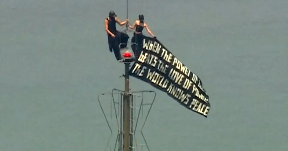 Couple Arrested After Climbing Empire State Building's Antenna in Apparent Proposal Stunt