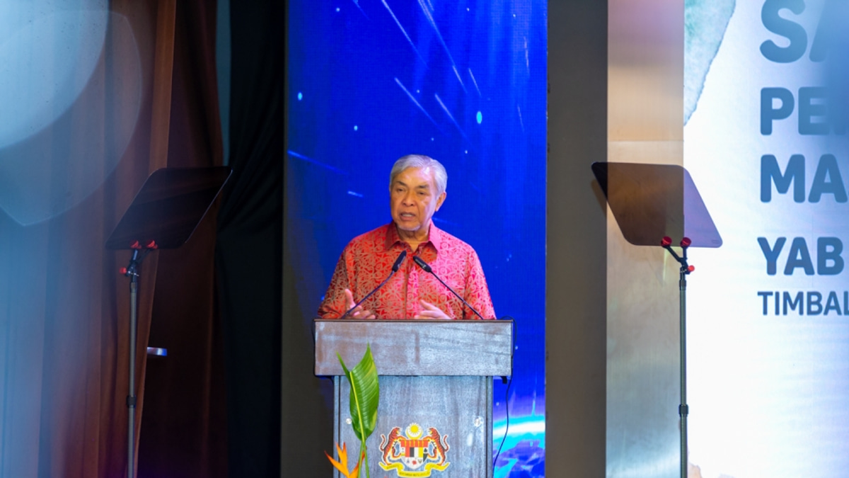 Zahid Dismisses Talk of Secret Coalition Talks, Pledges Commitment to Unity Government