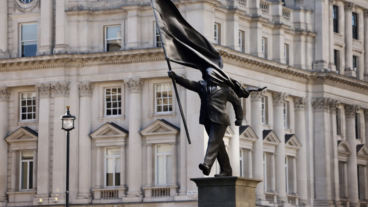 How Britain's Monarch Appoints a New Prime Minister: Constitutional Powers and Ceremonies