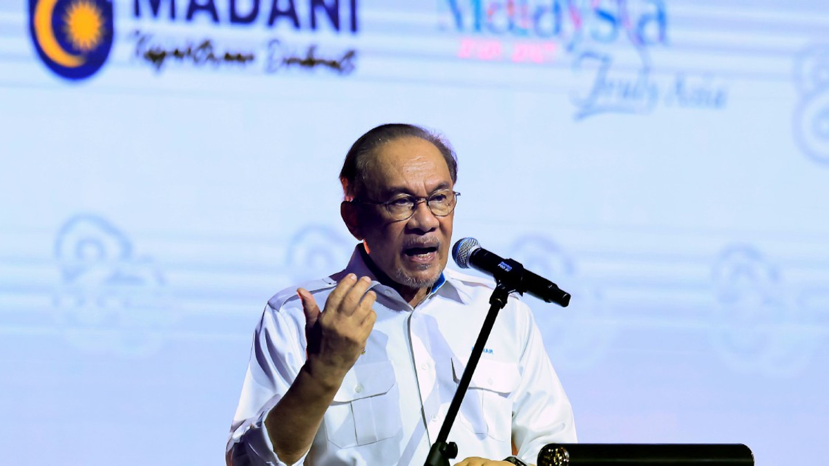 Anwar Ibrahim Cautions Against Complacency, Pushes Nation Toward Accelerated Reforms