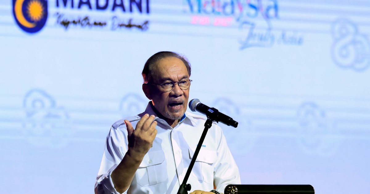 Anwar Ibrahim Cautions Against Complacency, Pushes Nation Toward Accelerated Reforms