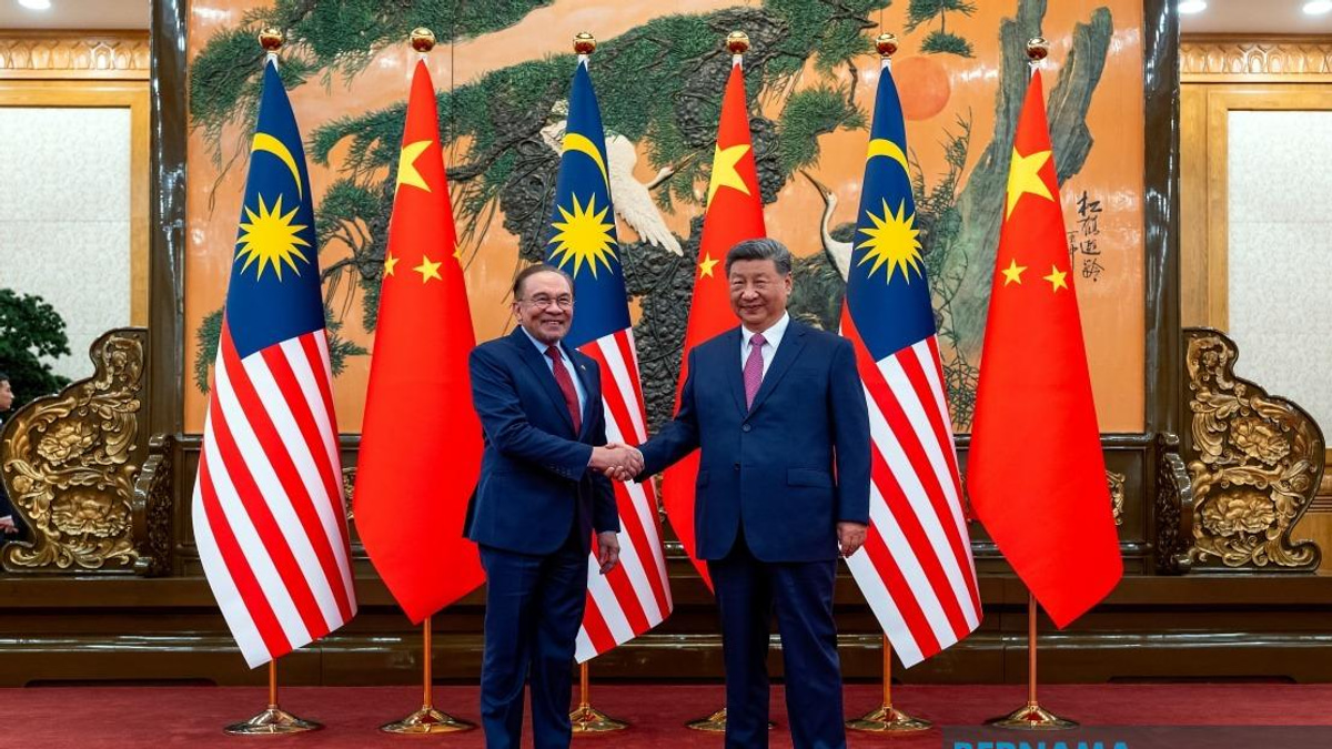 Anwar Extends Warm Greetings to Xi Jinping on Communist Party's 105th Anniversary
