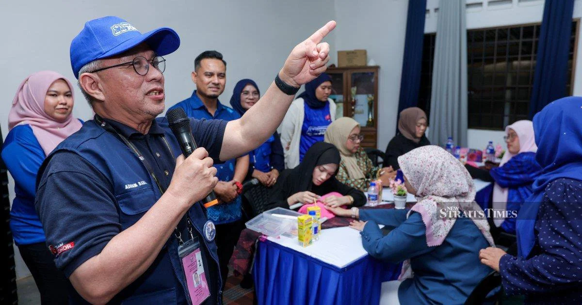 Barisan Nasional Takes Commanding Lead in Three Johor State Seats as Counting Continues