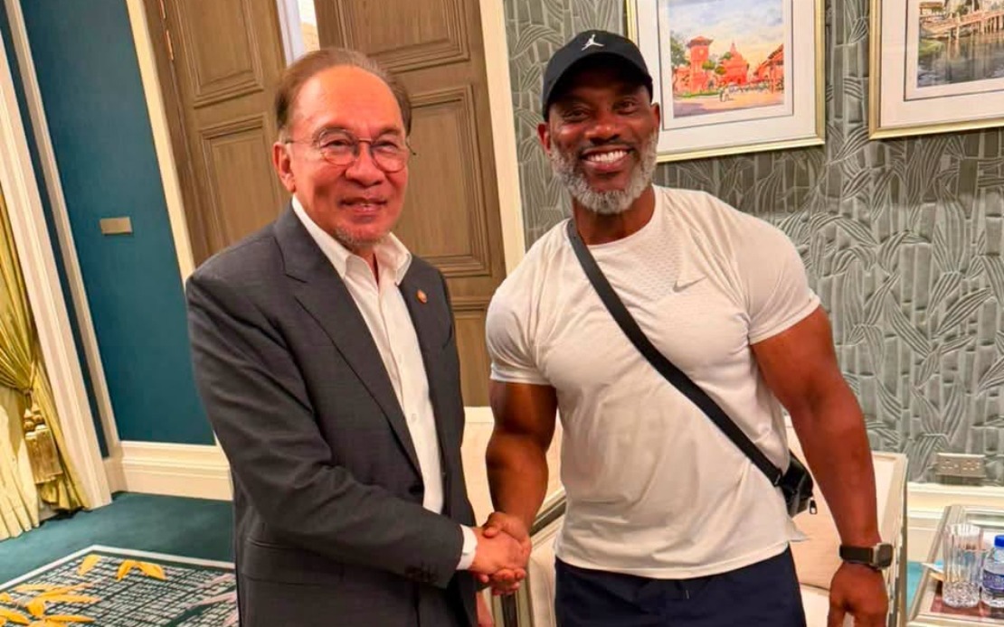 PM Anwar Ibrahim Meets Bodybuilding Icon Dexter Jackson, Shares Gym Motivation