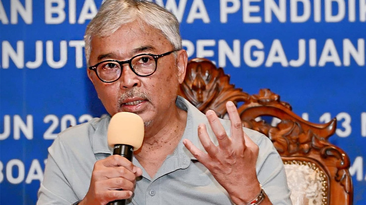 Sultan of Pahang Urges Universities to Expand Scholarships for Tioman Island Students