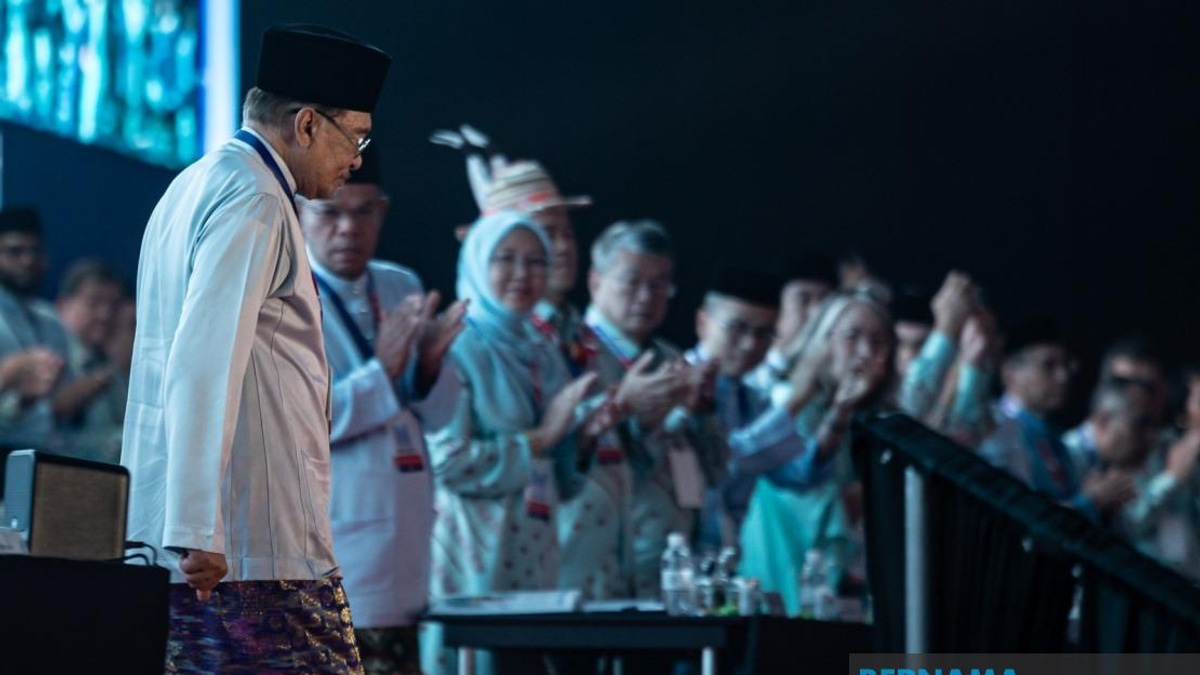 PM Anwar Rejects Sidelining Claims, Points to Rising State Allocations