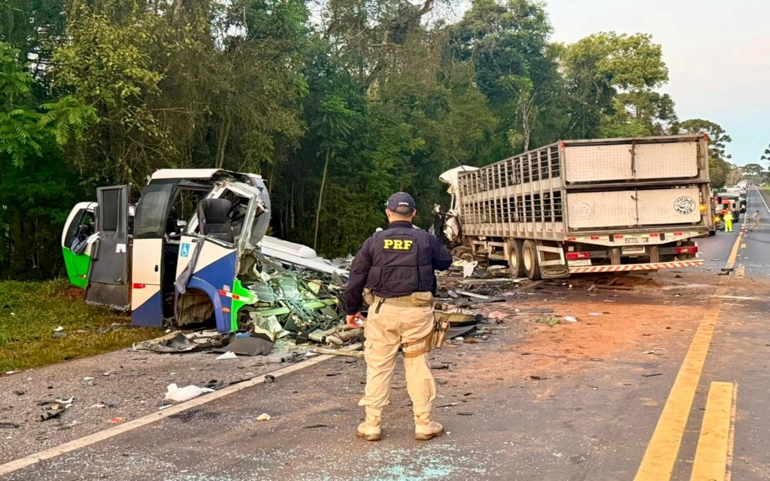 23 Dead in Head-On Collision Between Medical Transport Bus and Lorry in Southern Brazil