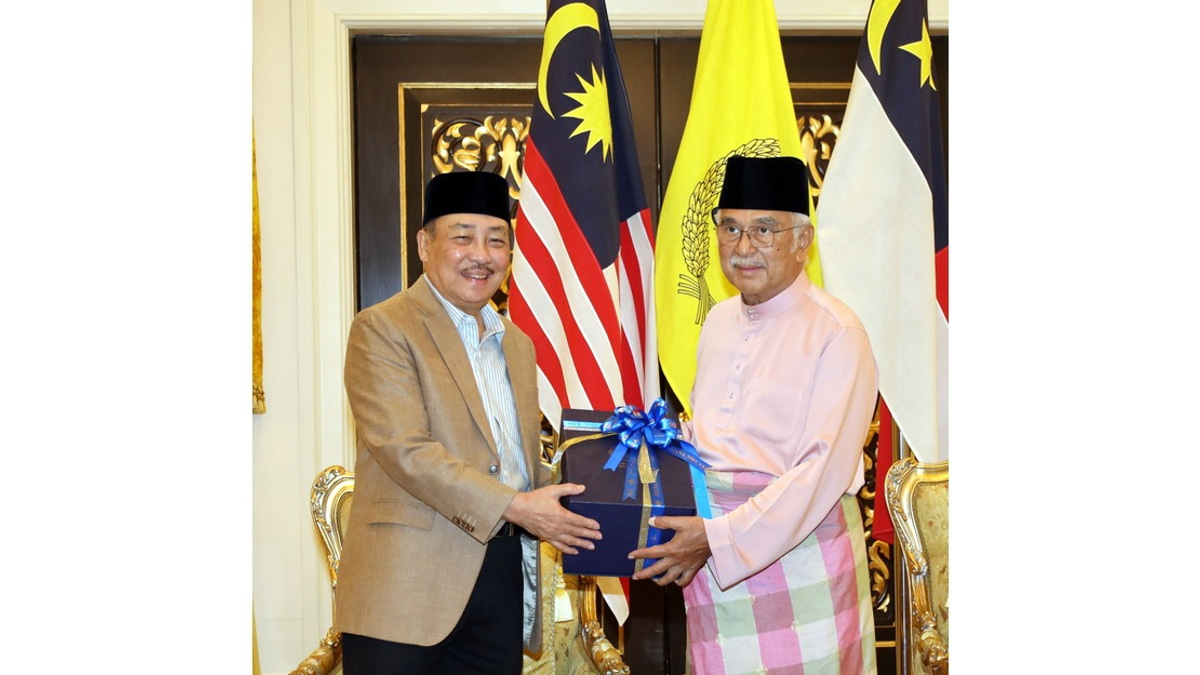 Sabah Chief Minister Strengthens Ties with Melaka Governor in Courtesy Visit