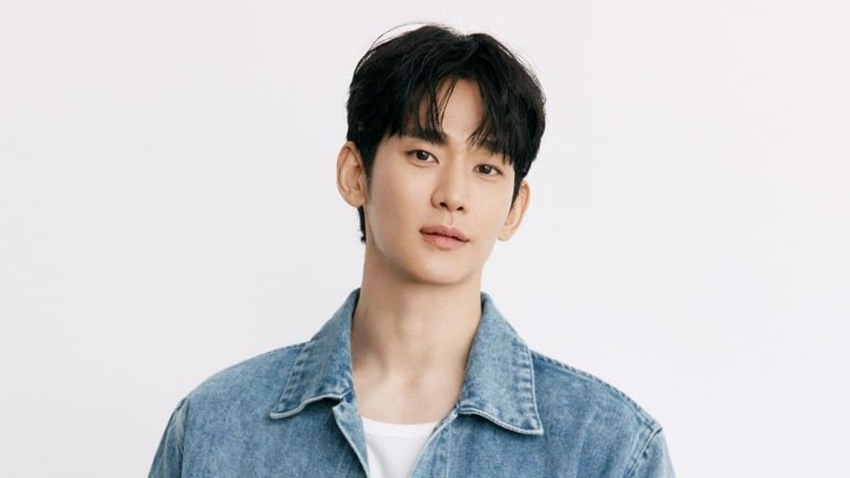 Kim Soo-hyun Returns to Public Eye with Bench Campaign Following Controversy