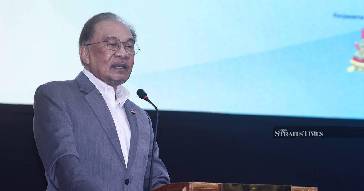 Anwar Says Malaysia's Debt Ratio Improving Despite Legacy Burdens