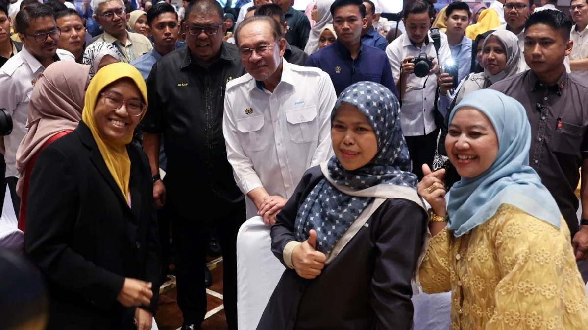 Malaysia Leaps Eight Positions in Global Competitiveness Index, PM Credits Civil Service Reform