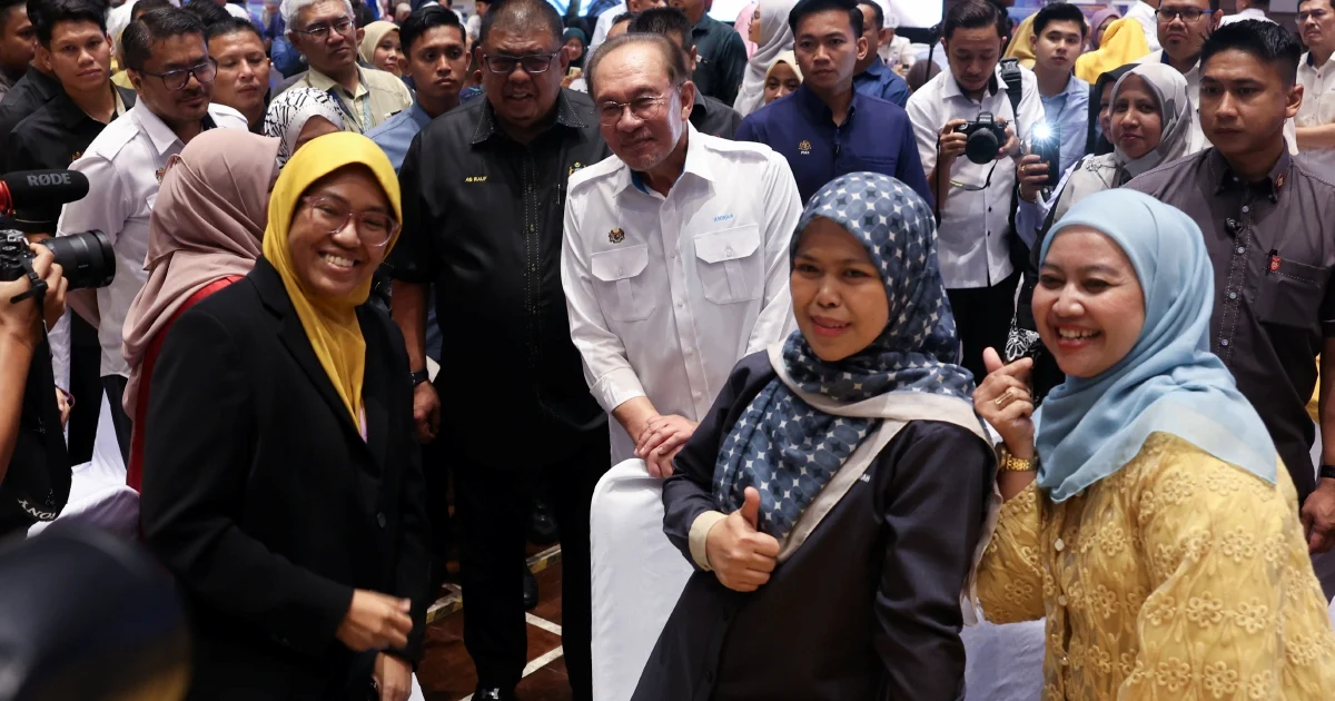 Malaysia Leaps Eight Positions in Global Competitiveness Index, PM Credits Civil Service Reform