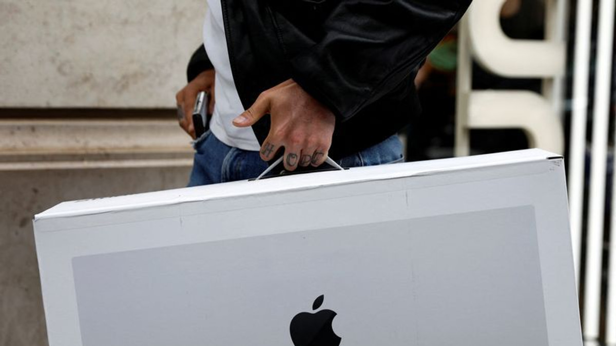Apple Edges Past Nvidia as World's Most Valuable Company Amid Shifting AI Investor Sentiment