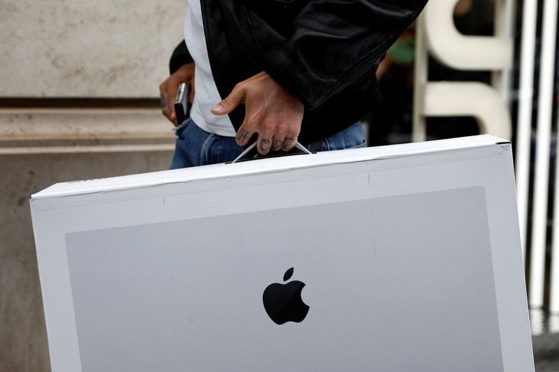 Apple Edges Past Nvidia as World's Most Valuable Company Amid Shifting AI Investor Sentiment