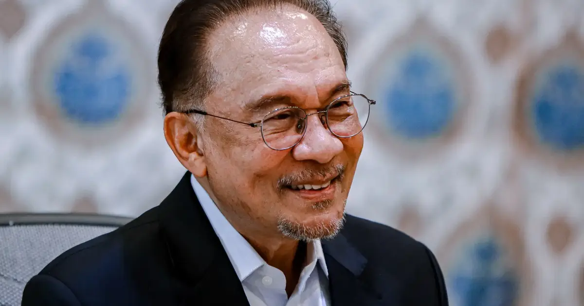 Anwar Ibrahim Leads Approval Rankings in Latest Merdeka Center Survey