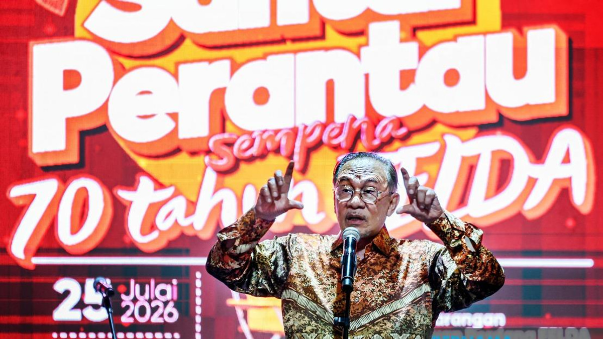 Anwar Pushes for Swift Implementation of Seven Felda Support Programmes