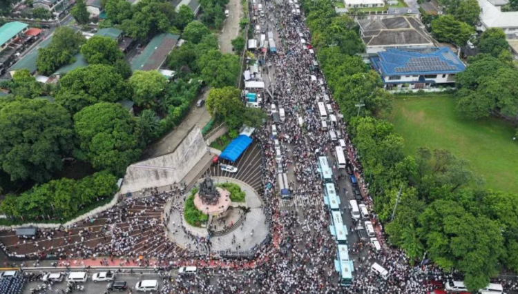 Philippine Religious Sect Mobilises Thousands to Oppose Senator's Arrest Amid Duterte Trial