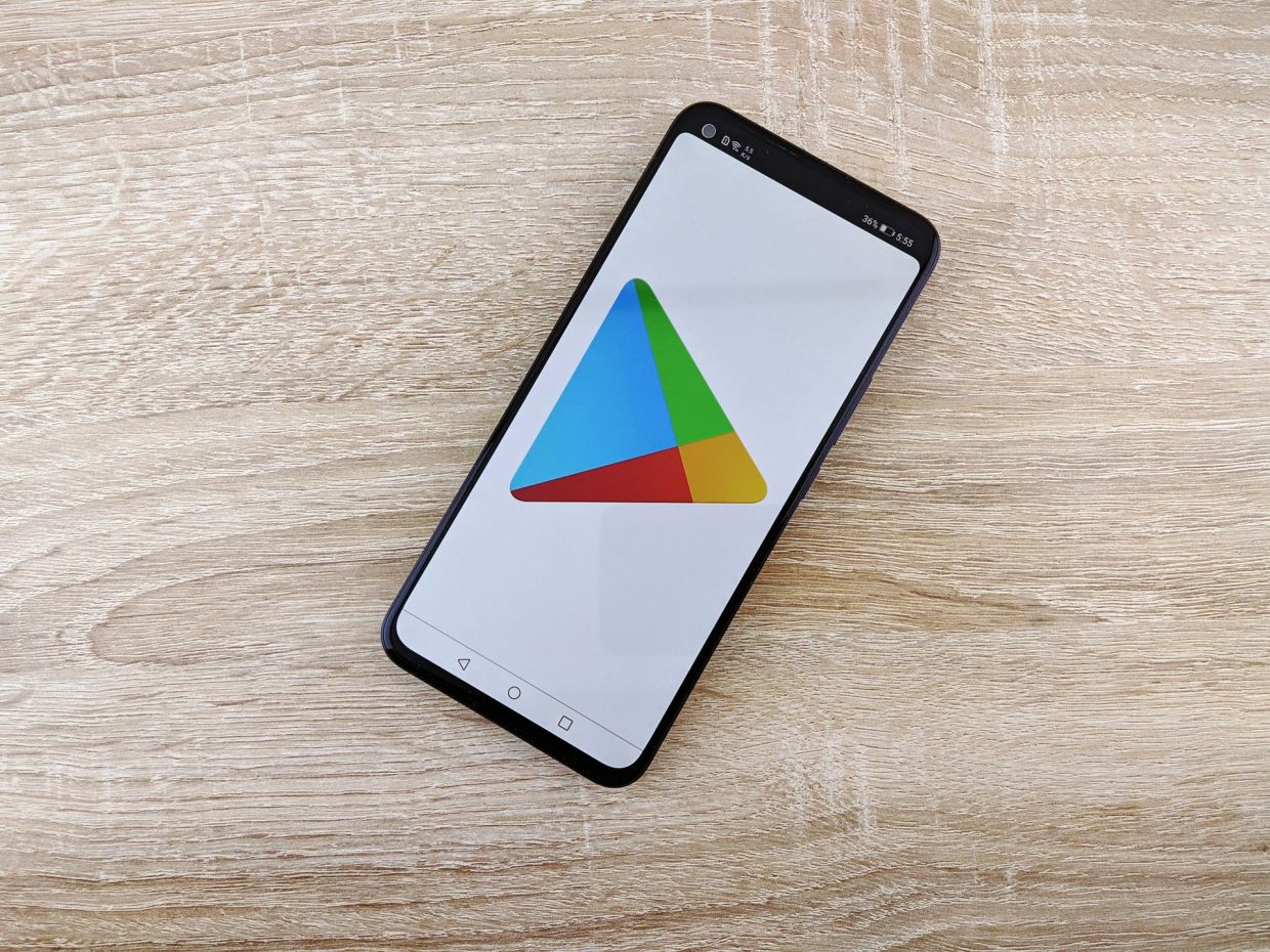 UK regulator pressures Apple and Google to loosen app store payment controls