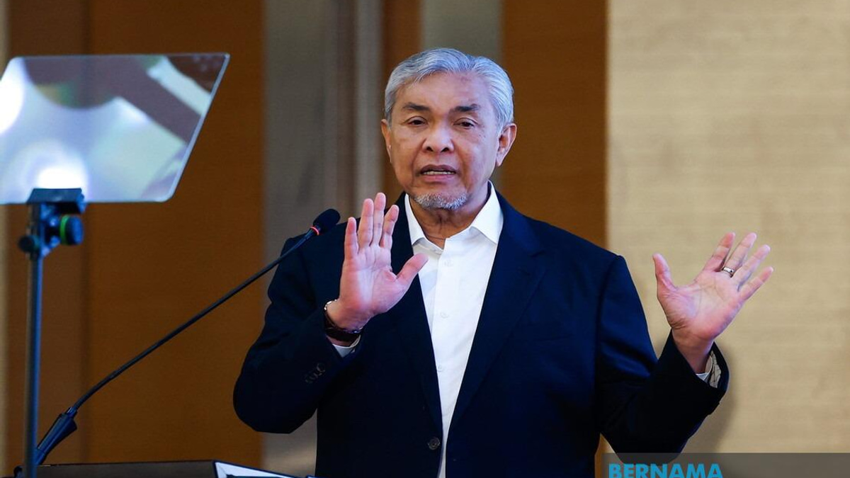 Respect Monarchy, Steer Clear of Race and Religion in N9 Campaign, Says Ahmad Zahid