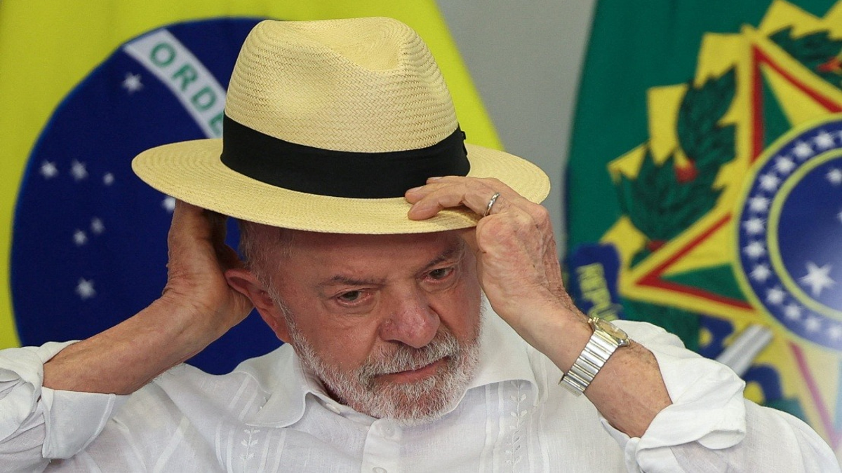 Lula Maintains Narrow Edge Over Bolsonaro's Son in Tightening Brazil Election Race