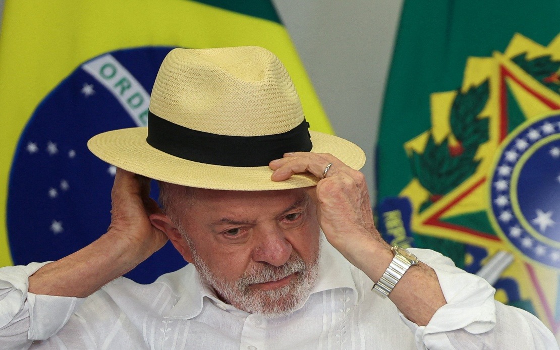 Lula Maintains Narrow Edge Over Bolsonaro's Son in Tightening Brazil Election Race