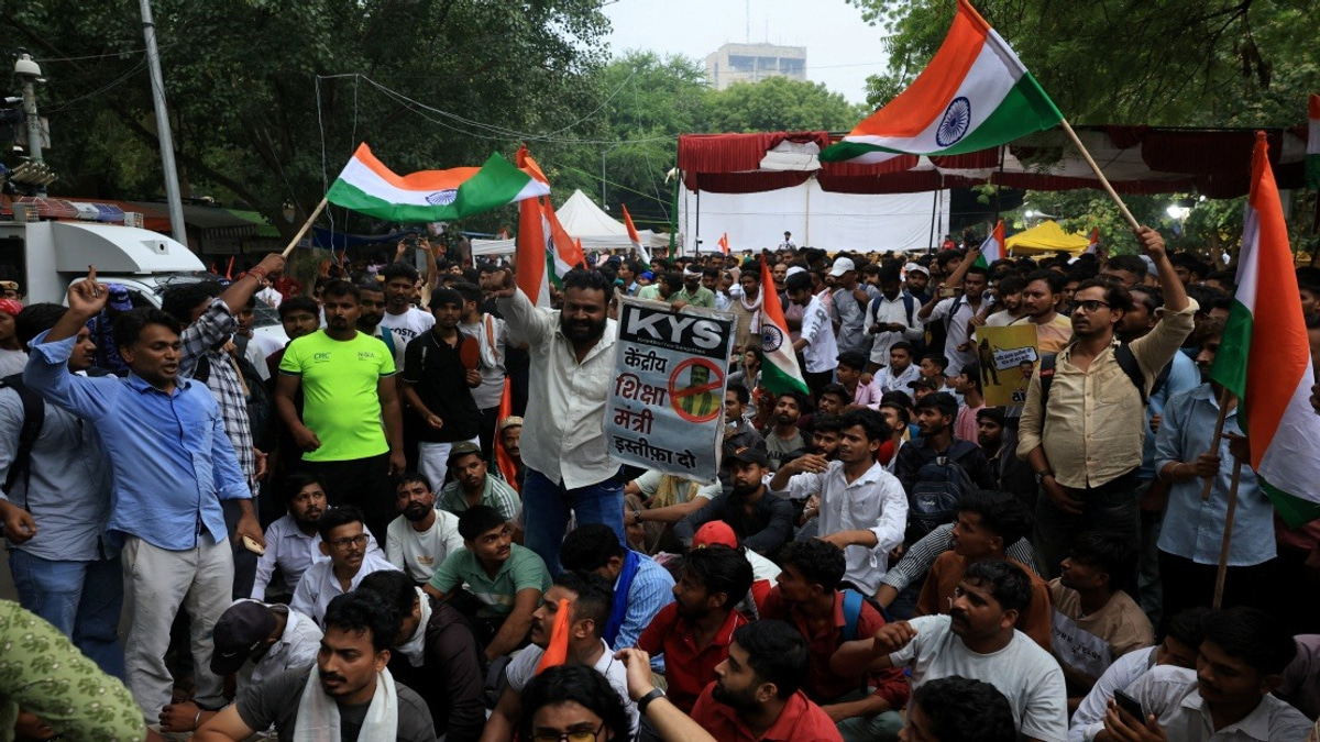 Indian Youth Movement Stages Parliament March Demanding Education Reforms