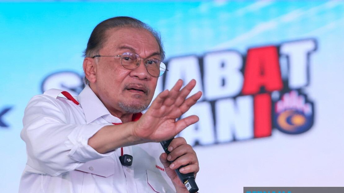 Anwar Calls for Balance Between Tech Innovation and Moral Values