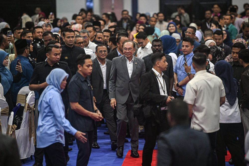 Anwar Ibrahim clarifies remarks to civil servants were not intended as personal attacks