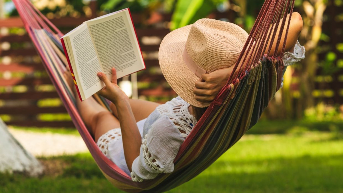 Summer 2026's Essential Reading: Fiction and Non-Fiction Works That Demand Your Attention