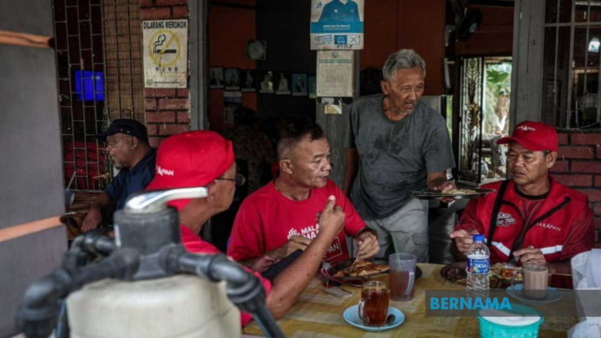Johor Election Campaign Sparks Unexpected Boom for Street Traders