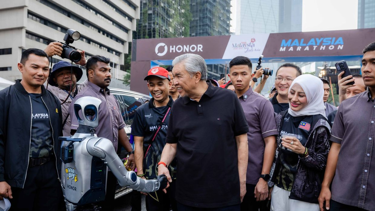 HONOR's humanoid robots make Asian debut at Malaysia Marathon 2026, completing 10km challenge in Kuala Lumpur