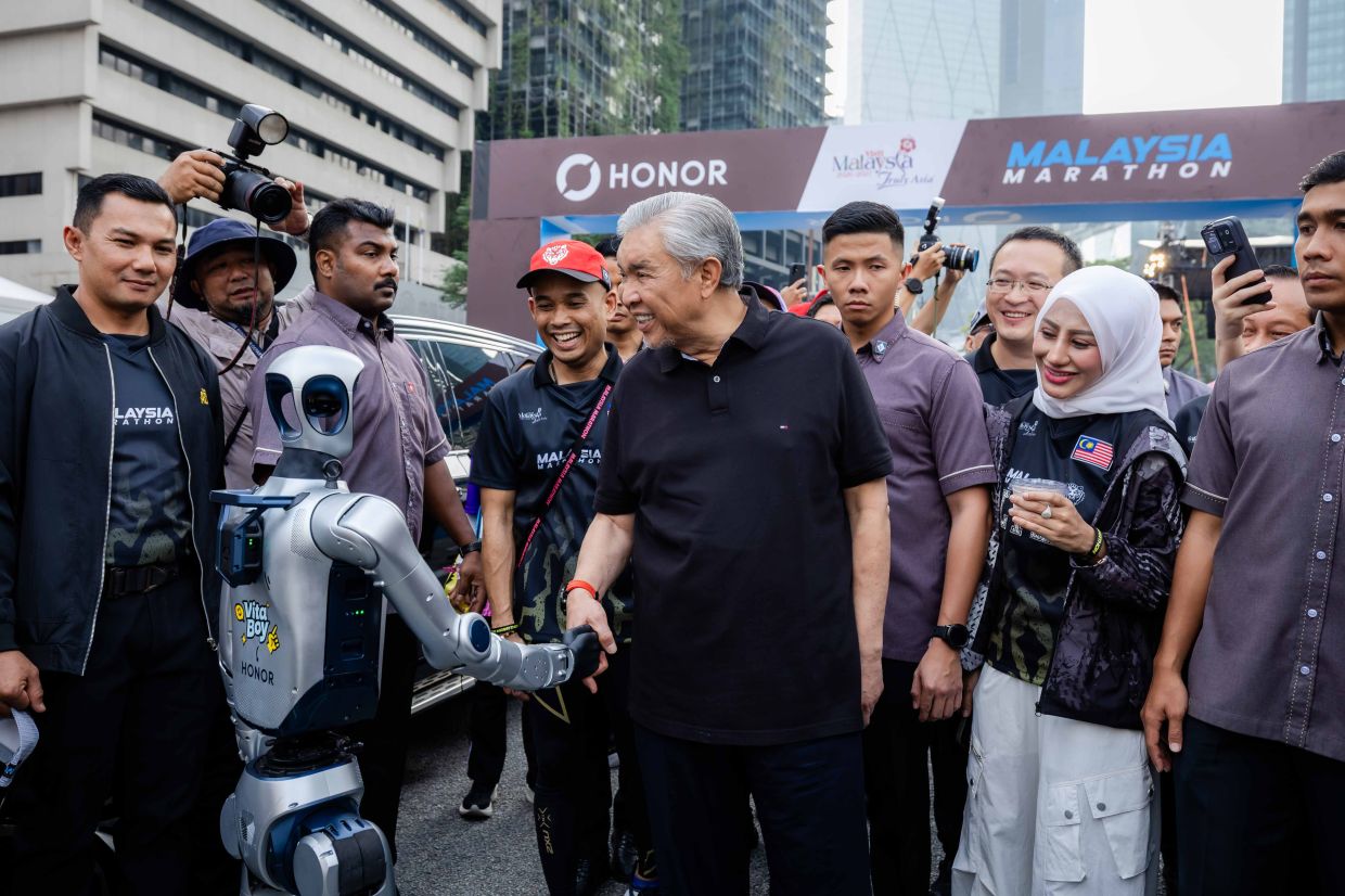 HONOR's humanoid robots make Asian debut at Malaysia Marathon 2026, completing 10km challenge in Kuala Lumpur