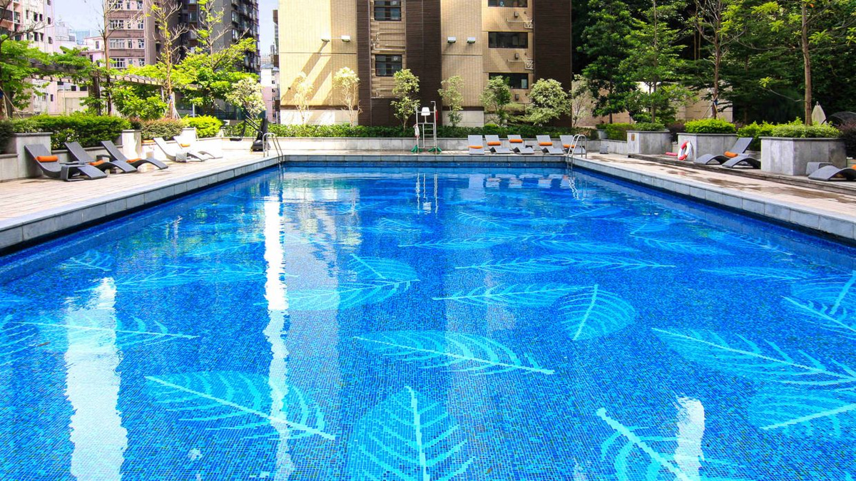 Hong Kong Pool Shuts Down After Lifeguard's Fake Credentials Exposed