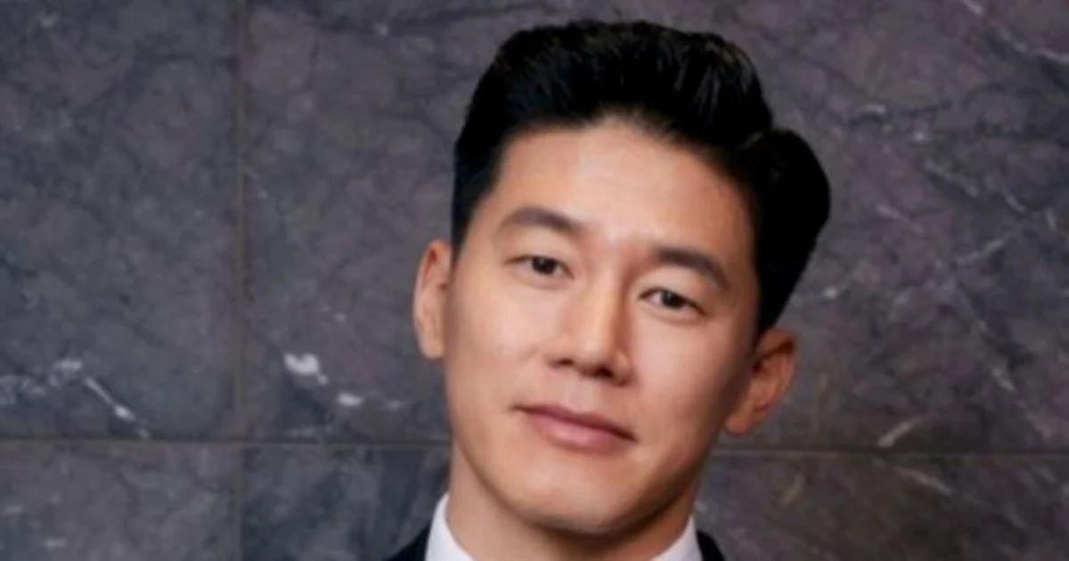 From Poverty to Stardom: How South Korean Actor Kim Mu Yeol Survived on RM500 a Year