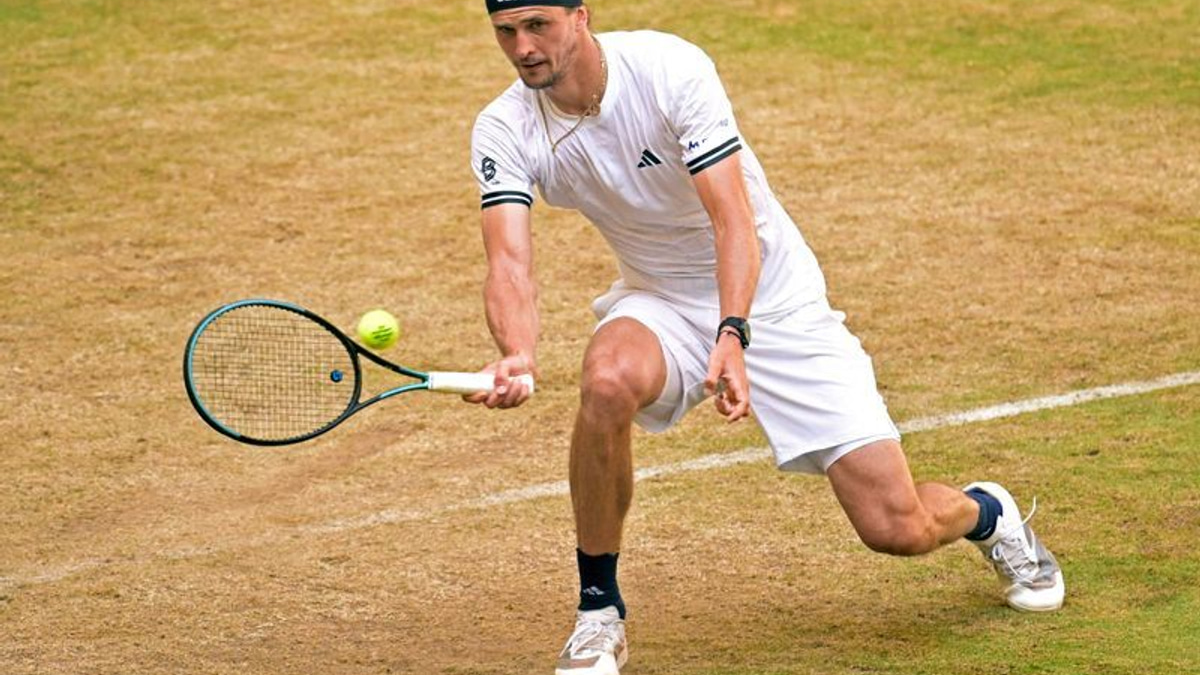Zverev blames faulty glucose sensor for Halle Open semi-final loss to Fritz