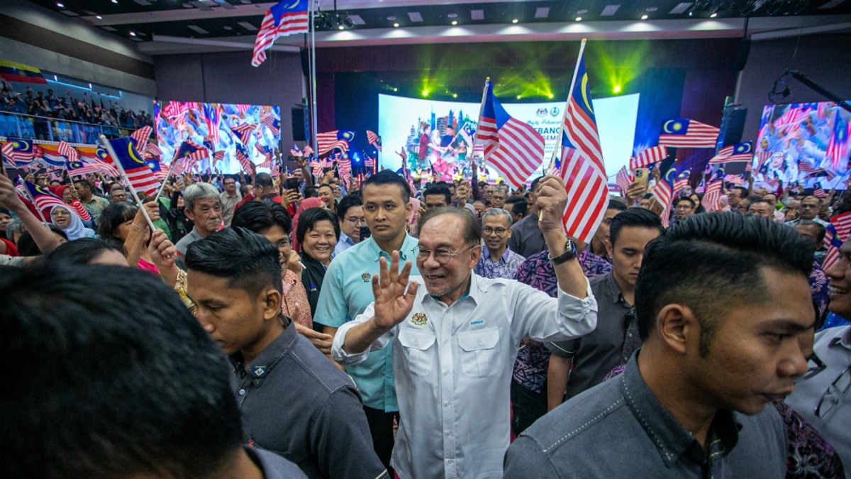 Anwar Ibrahim Draws Clear Boundary Between Political Campaigning and Abuse of Government Resources