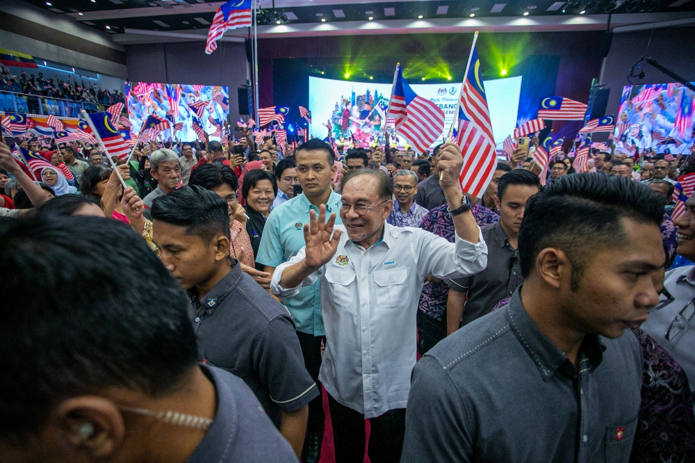 Anwar Ibrahim Draws Clear Boundary Between Political Campaigning and Abuse of Government Resources