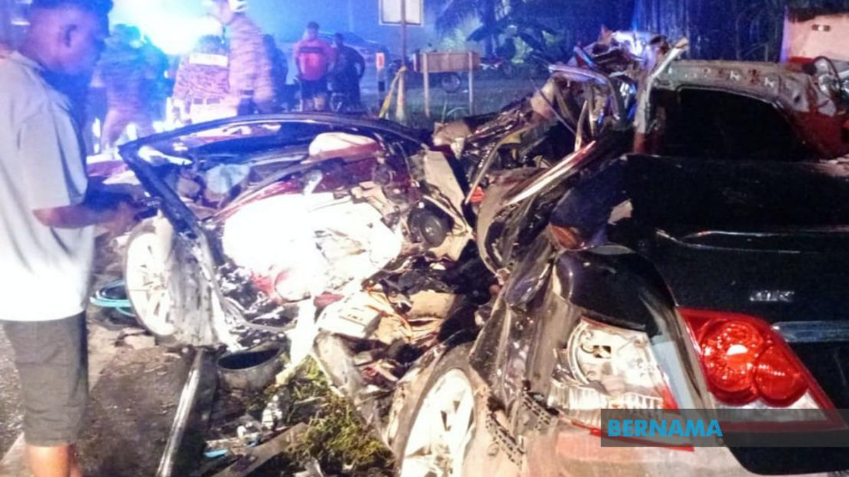 PM Anwar Offers Condolences Following Bentong Highway Tragedy That Claimed Six Lives