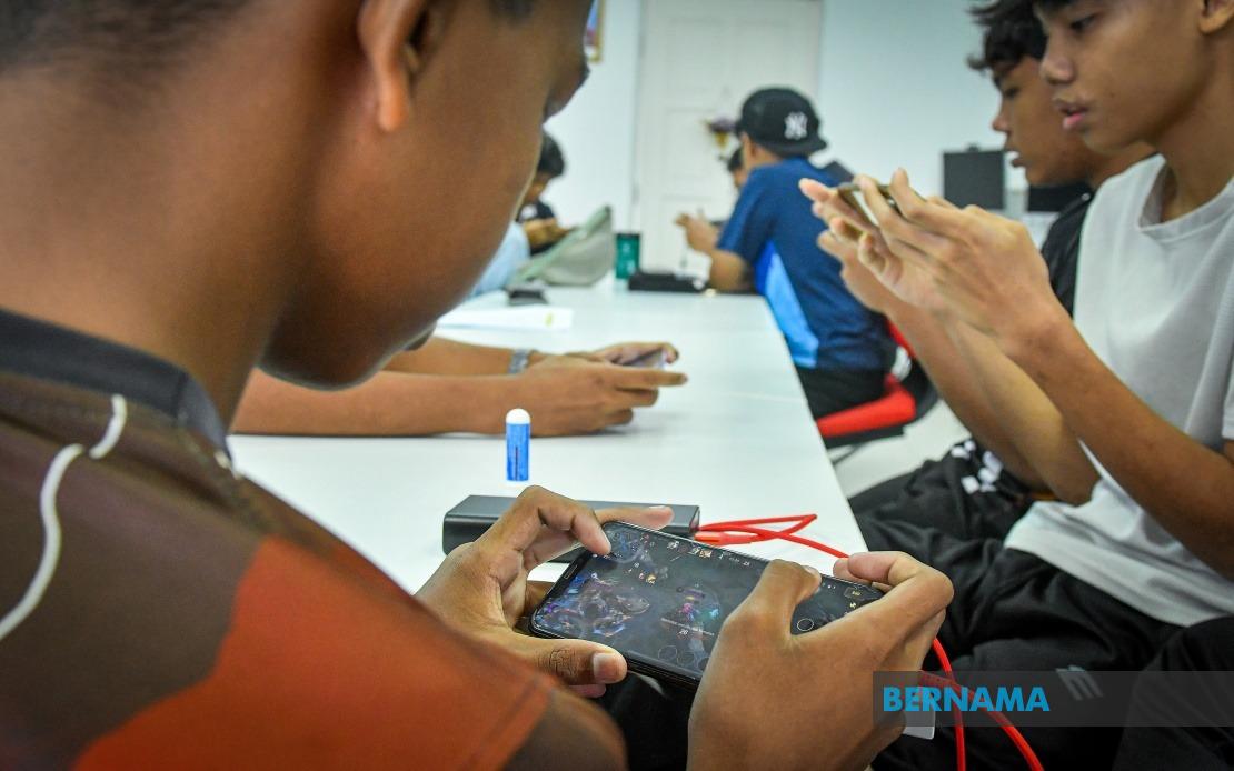Malaysia Intensifies Safe Internet Push With Focus On Parental Guardianship And Under-16 Social Media Ban