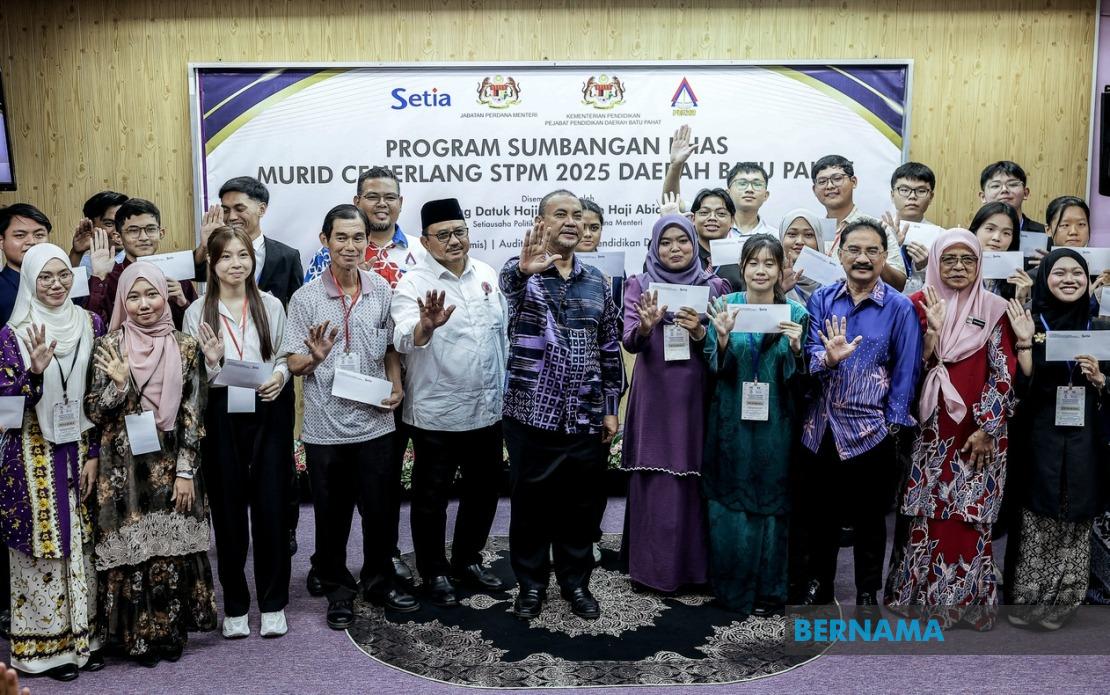 214 STPM Achievers in Batu Pahat Receive Prime Minister's Recognition Awards