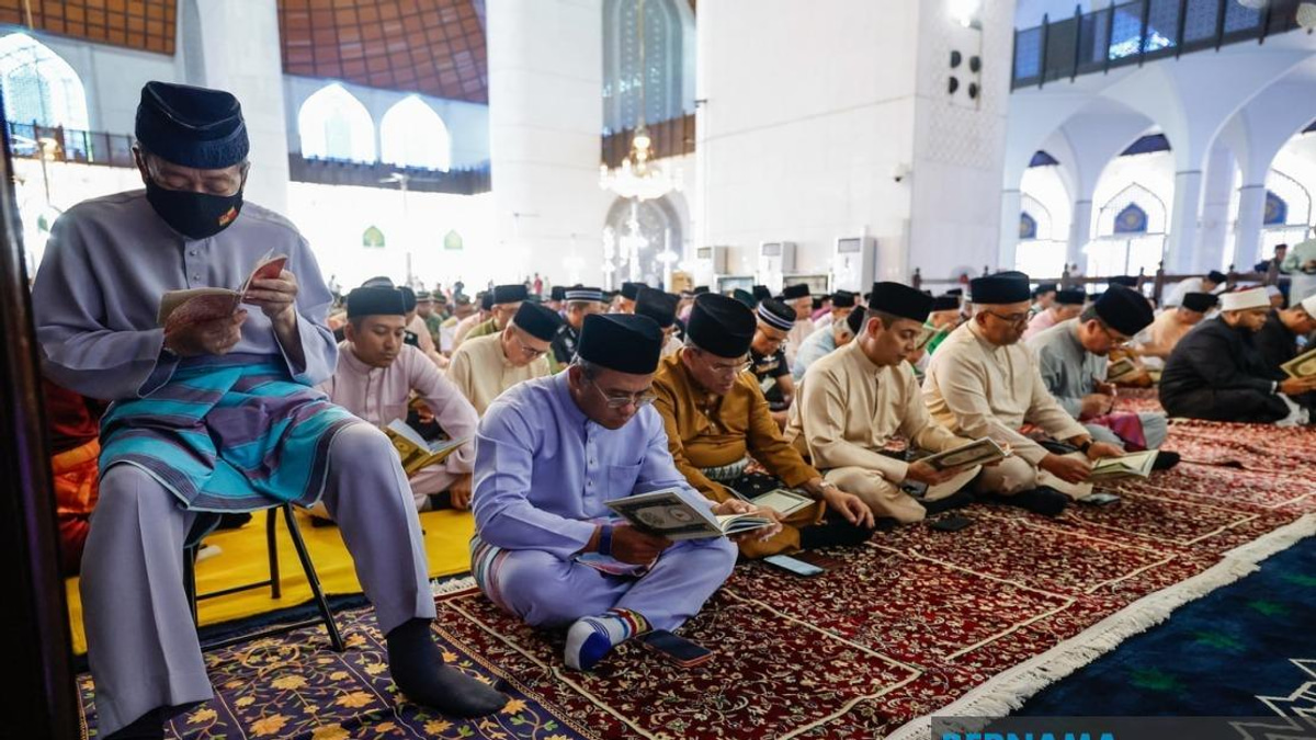 Sultan Sharafuddin Leads Selangor Warriors' Day Observance with Religious Prayers